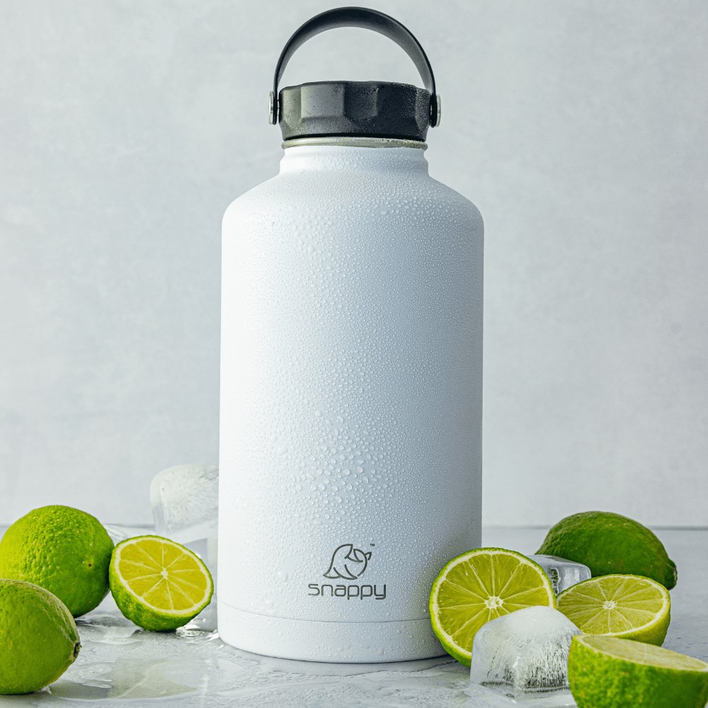 SN OUT1800 G 6009710424292 Snappy Outdoor Tumbler Glacier. Lifestyle Image 1